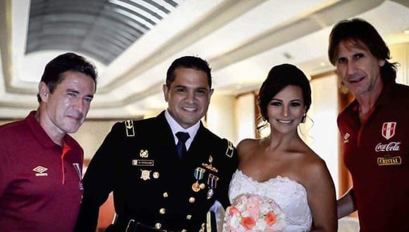 Esta imagen se hizo muy viral en aquel tiempo. Incluso, Gareca cuenta que la novia, luego de que Perú clasificara al Mundial, le regaló el vestido que usó en su matrimonio.