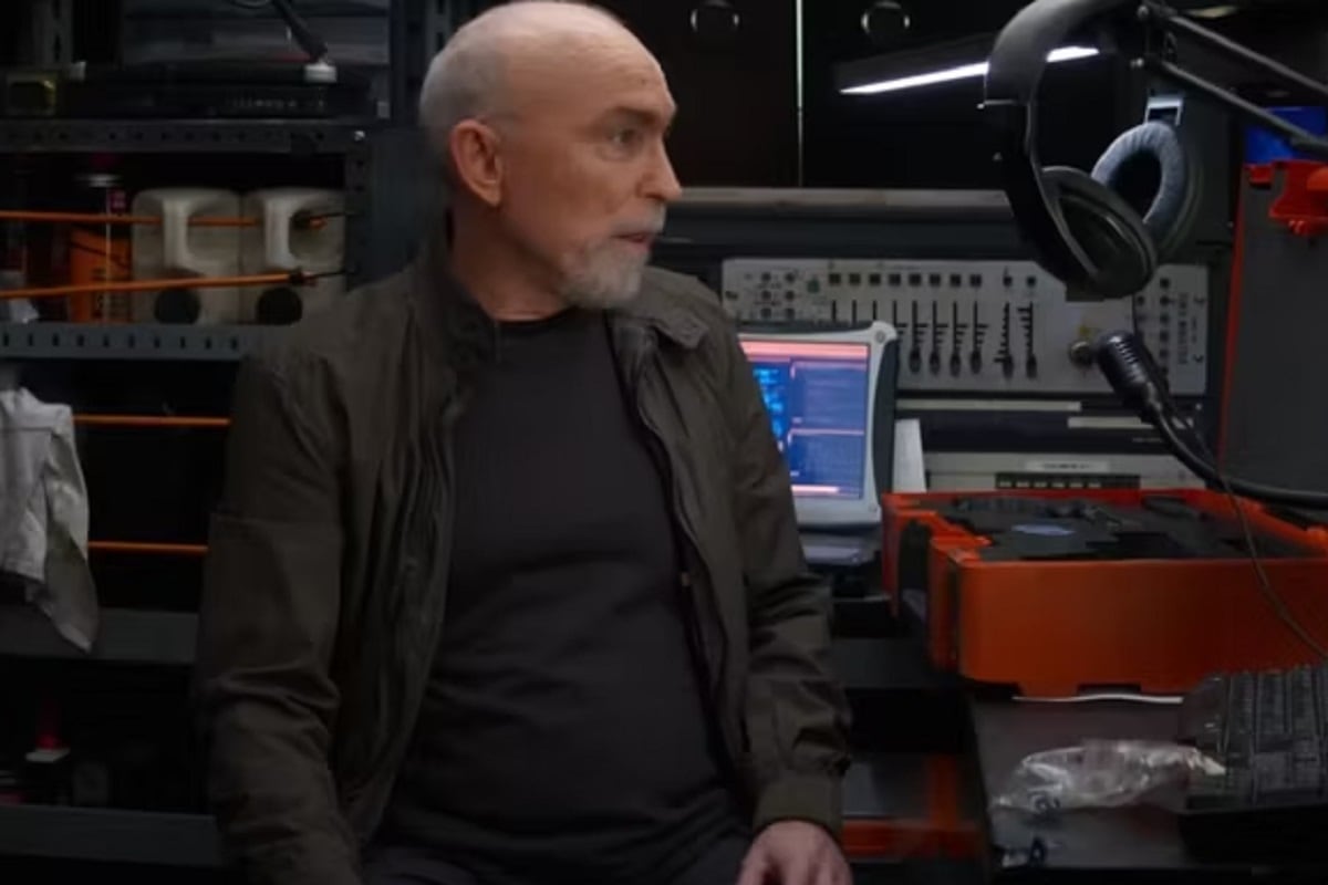 Jackie Earle Haley interpreta a Foreman en la película de acción "El sindicato" (Foto: Netflix)