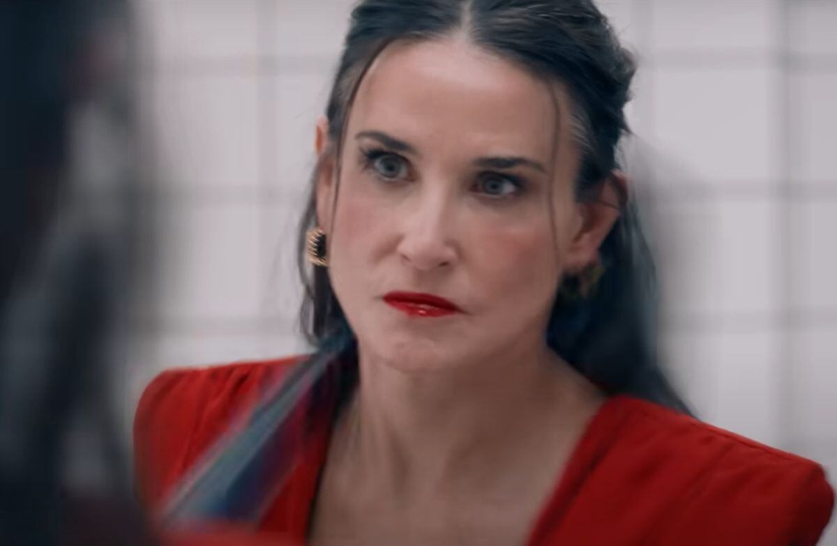 Elisabeth ya no está tan convencidda de que Sue sea su nueva versión en "The Substance" (Foto: Working Title Films / Blacksmith)