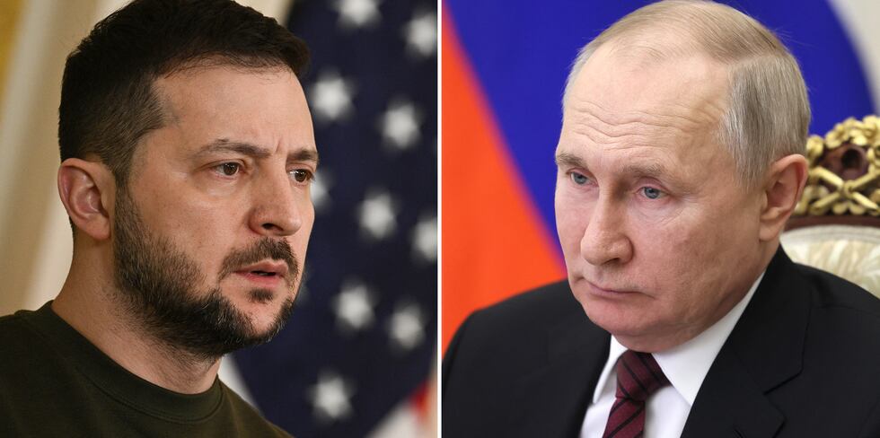 El presidente ucraniano Volodymyr Zelensky (izq.) y el presidente ruso Vladimir Putin. (Foto de Brendan SMIALOWSKI y Mikhail METZEL / varias fuentes / AFP)