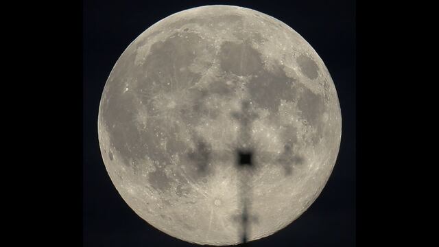 Un eclipse total de Luna y una superluna de las flores ocurrirán a la vez este mes