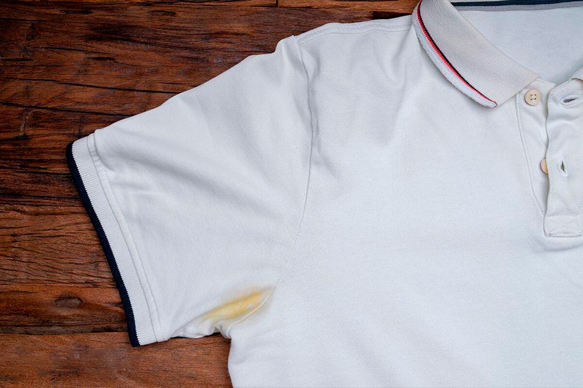 Si sufres de sudor y manchas constantes en las axilas de tu camisa, entonces este 'tip' jugará a tu favor (Foto: @Freepick)