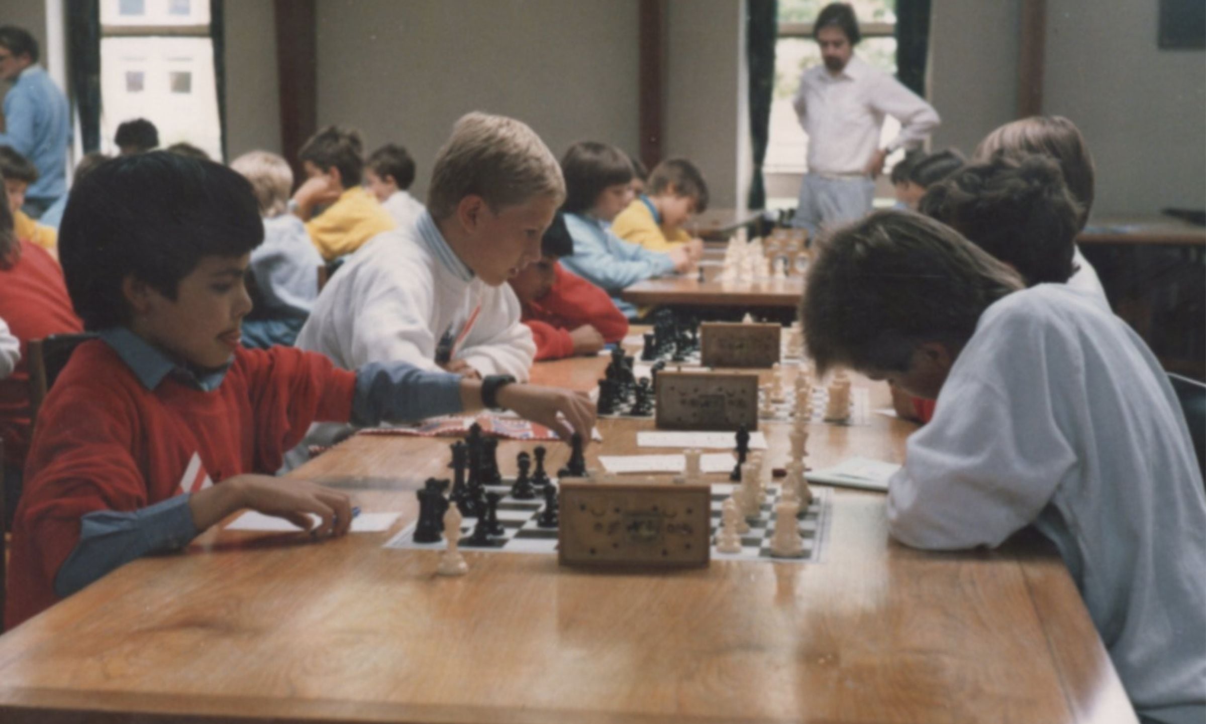 A Demis Hassabis desde muy pequeño jugaba ajedrez. A los 13 años alcanzó el grado de maestro (Foto: Demis Hassabis /X)