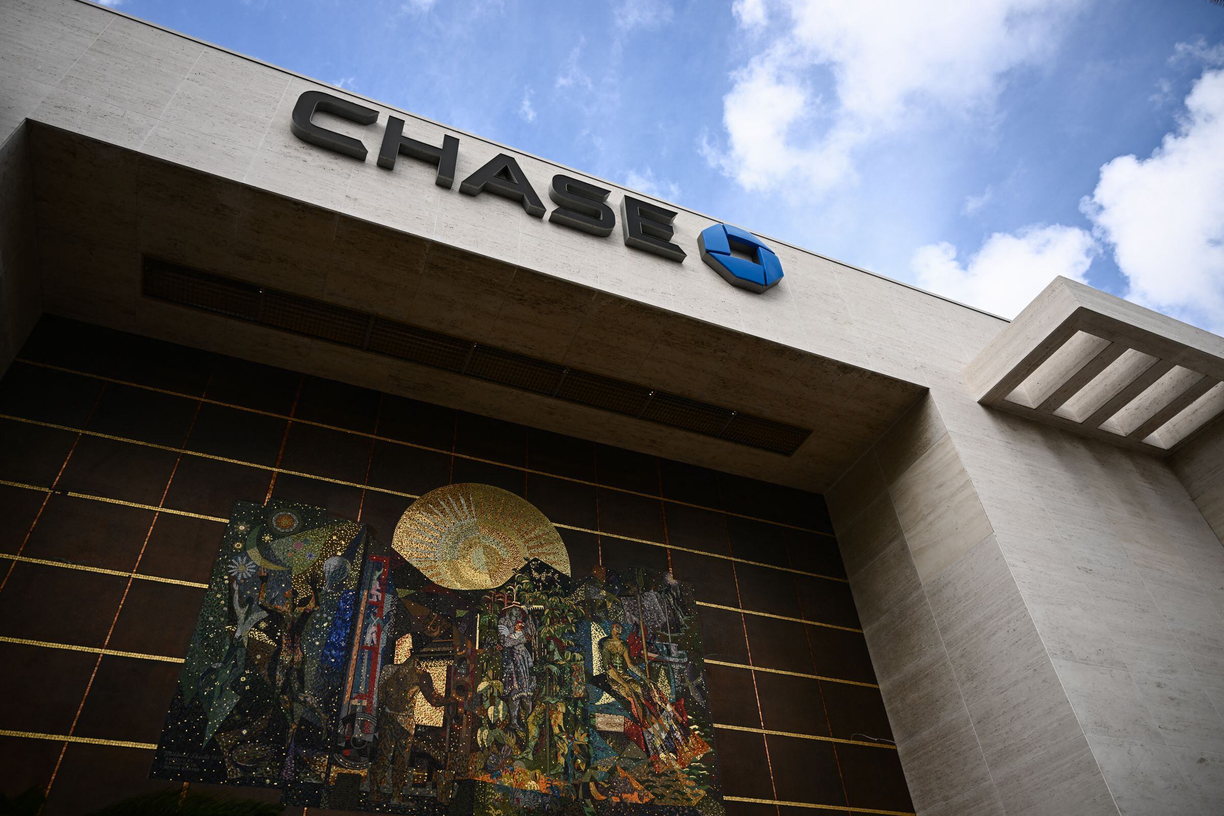 Si tienes trámites pendientes, conoce cómo será la atención en el feriado por el Memorial Day en EE. UU. (Foto: AFP)