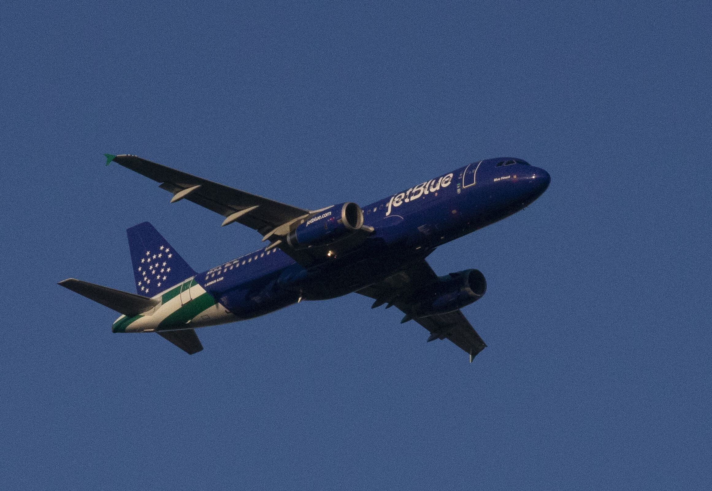 JetBlue cerrará las rutas nacionales e internacionales que no son rentable (Foto: AFP)