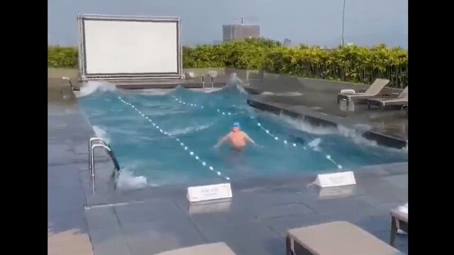 Un hombre estaba dentro de una piscina en el momento del potente terremoto en Taiwán | VIDEO