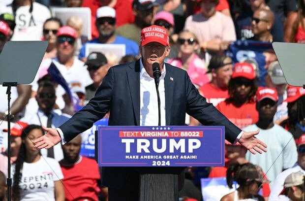 Donald Trump habla durante un mitin de campaña en lVirginia, el 28 de junio de 2024. (Foto de Jim WATSON / AFP).