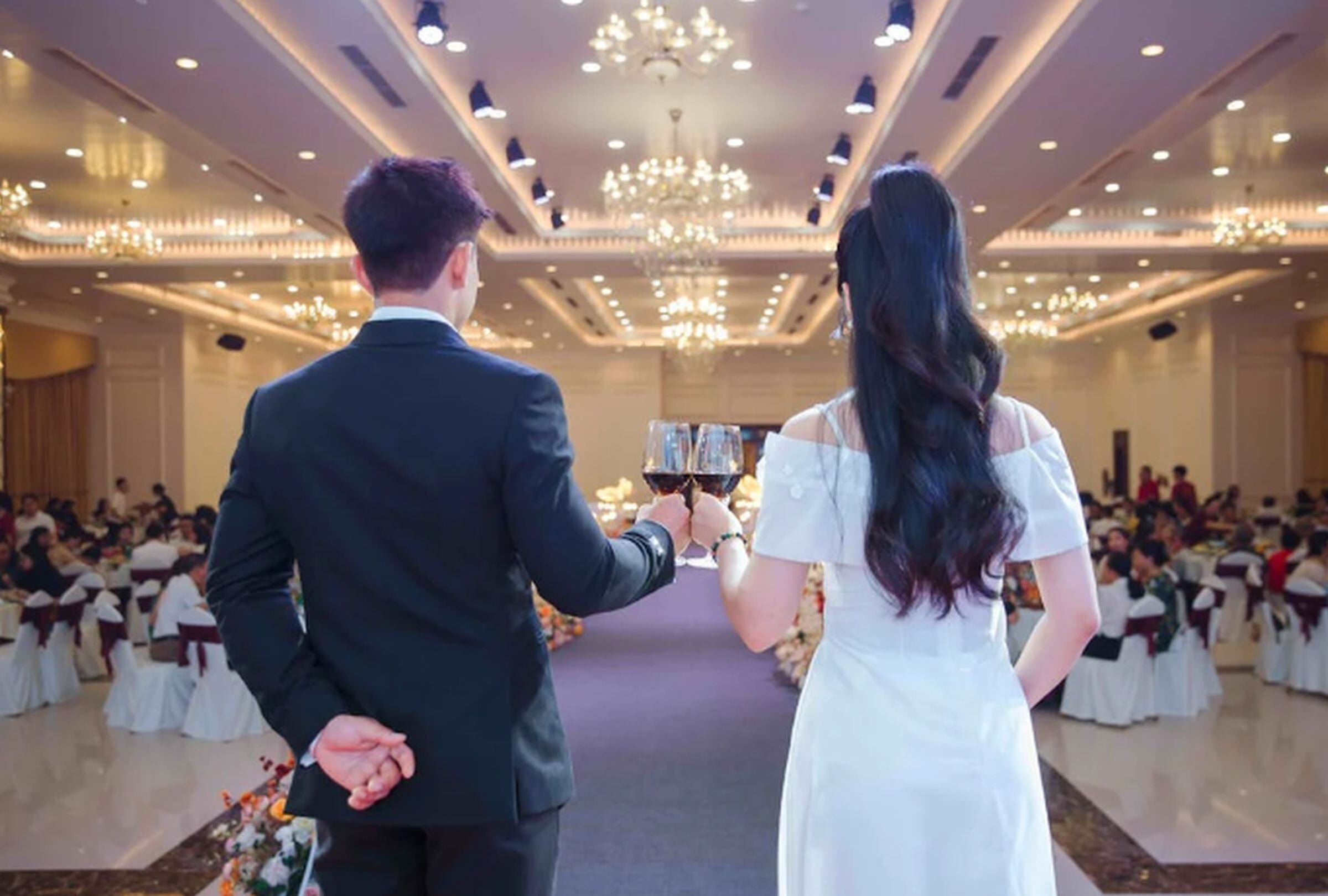 Esta es una imagen referencial de una pareja en la recepción de su boda. (Foto: Vũ Đoàn / Pexels)