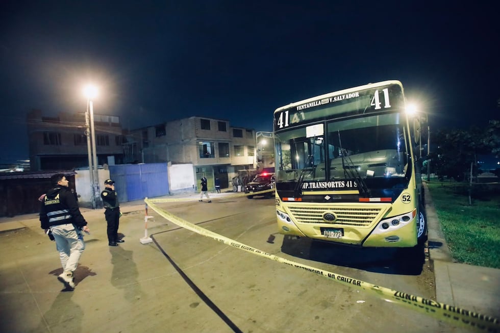 Bus de la Línea 41 es baleado por extorsionadores que exigieron pago de cupos con un papel escrito a mano. (Fotos. César Grados / @photo.gec)