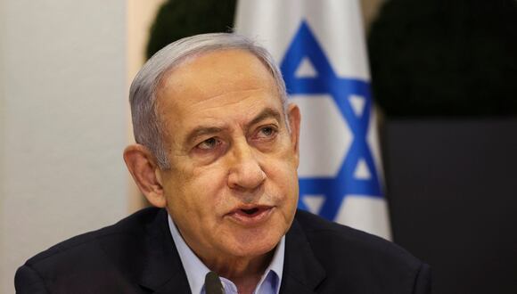 El primer ministro israelí, Benjamin Netanyahu, encabeza la reunión semanal del gabinete en el Ministerio de Defensa en Tel Aviv el 7 de enero de 2024. (Foto de RONEN ZVULUN / POOL / AFP)