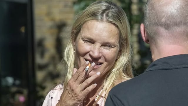 Kate Moss luce irreconocible en fotos: aseguran que se debe a su adicción al tabaco
