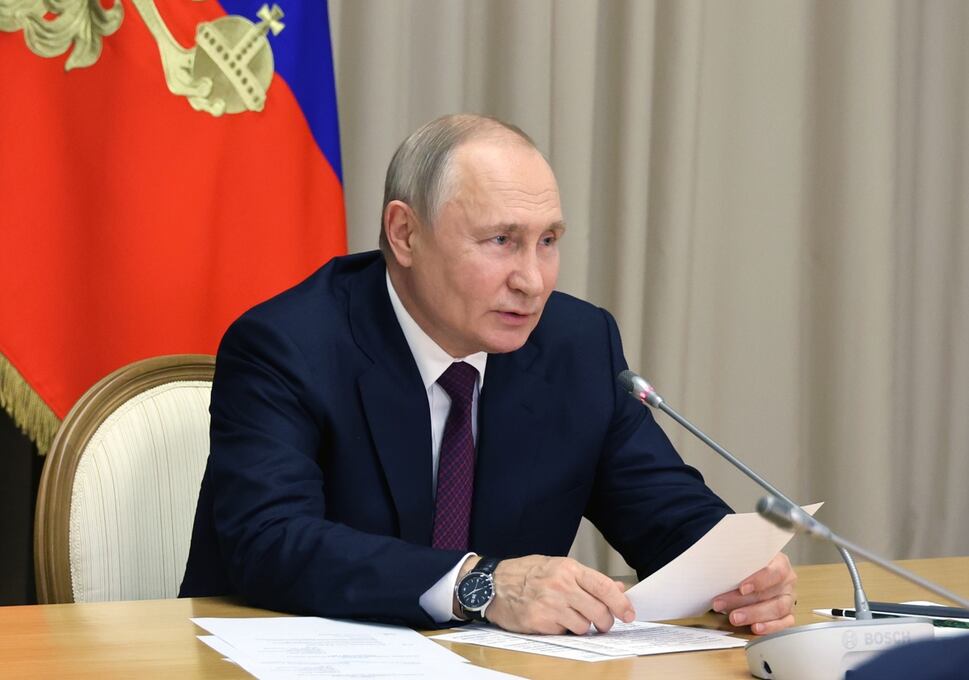 El presidente ruso, Vladimir Putin, celebra una reunión sobre la implementación del proyecto de GNL de Murmansk, en Sochi, Rusia, el 4 de septiembre de 2023. (Foto de EFE/EPA/MIKHAEL KLIMENTYEV / SPUTNIK)
