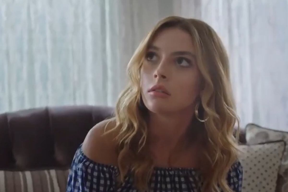 Derin es descubierta por sus padres, y la joven ahora tendrá que decidir entre presentarle a sus novios o alejarse de él. ¿Qué decisión tomará? (Foto: Medyapim)