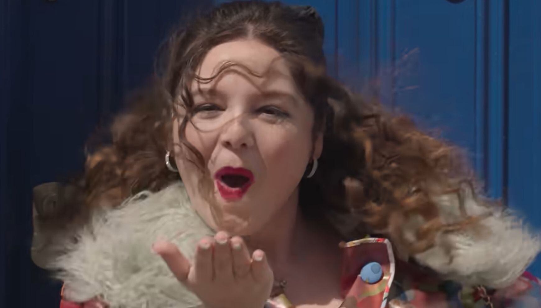 Jessica decide darse una nueva oportunidad en Londres para olvidar todo lo malo que vivió (Foto: Netflix)