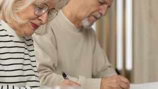 Seguro Social: ventajas y desventajas de empezar a cobrar los beneficios a los 62 o a los 67 años