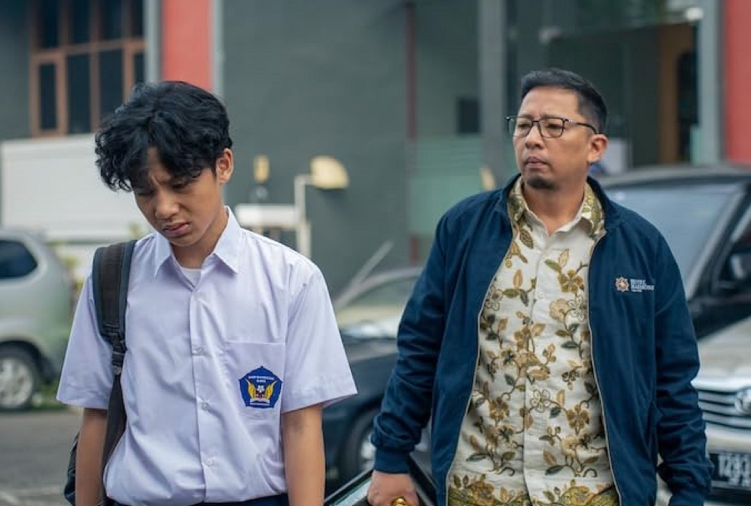 Bima Sena da vida a Jati y Ringgo Agus Rahman da vida a Jaya en la película indonesia "Yo antes de ser yo", que fue escrita por Ginatri S. Noer (Foto: Netflix)