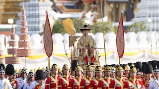 El fastuoso desfile en honor al rey de Tailandia que desafió temperaturas extremas | FOTOS