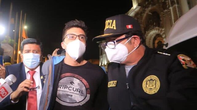 Joven que agredió al congresista Ricardo Burga permanece detenido en la comisaría San Andrés | VIDEO