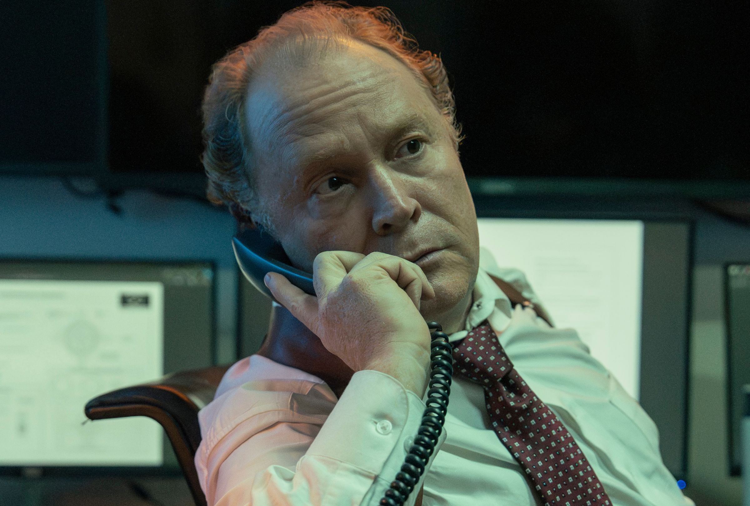 Christian Tappan como Solares en una escena de la película mexicana "La hora de los valientes" (Foto: Netflix)