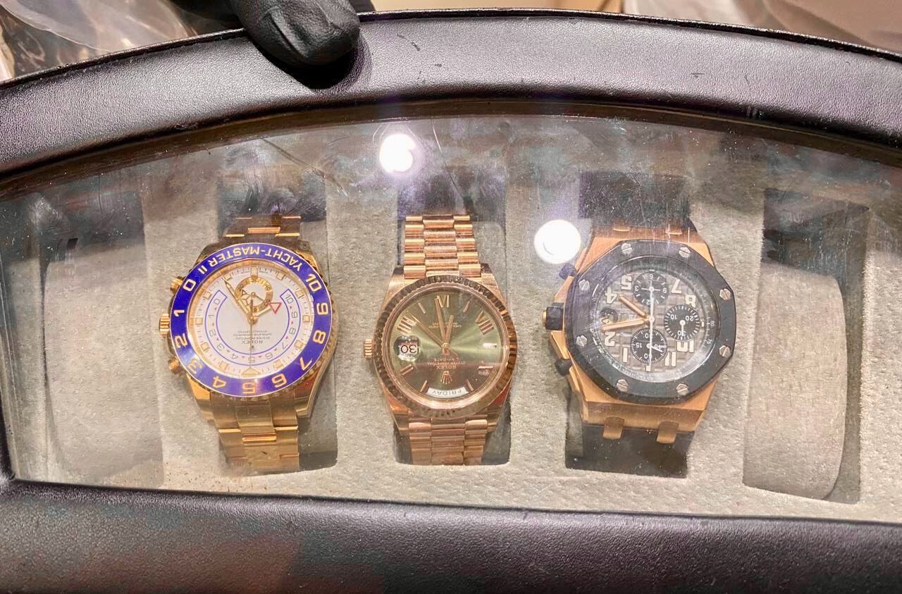 Relojes costosos hallados en la casa del exasambleísta Pablo Muentes.