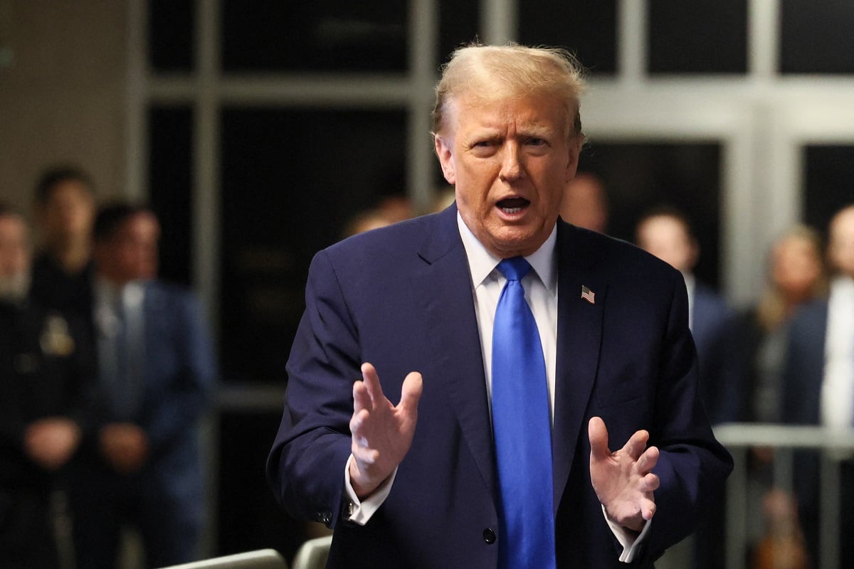 El expresidente de Estados Unidos y candidato presidencial republicano, Donald Trump, habla con la prensa, en el Tribunal Penal de Manhattan, en Nueva York, el 22 de abril de 2024. (Foto de Brendan McDermid / POOL / AFP)
