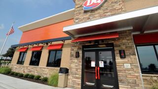 La cadena de comida rápida que cierra 25 sucursales en Texas y los artículos que subastará