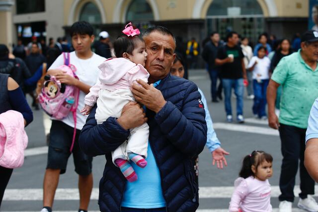 El Día del Padre reunió a cientos de familias en el Centro Histórico de Lima. Foto: Fernando Sangama / @photo.gec
