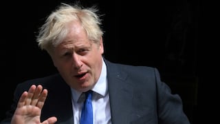 Boris Johnson pende de un hilo tras alud de renuncias de integrantes de su gabinete