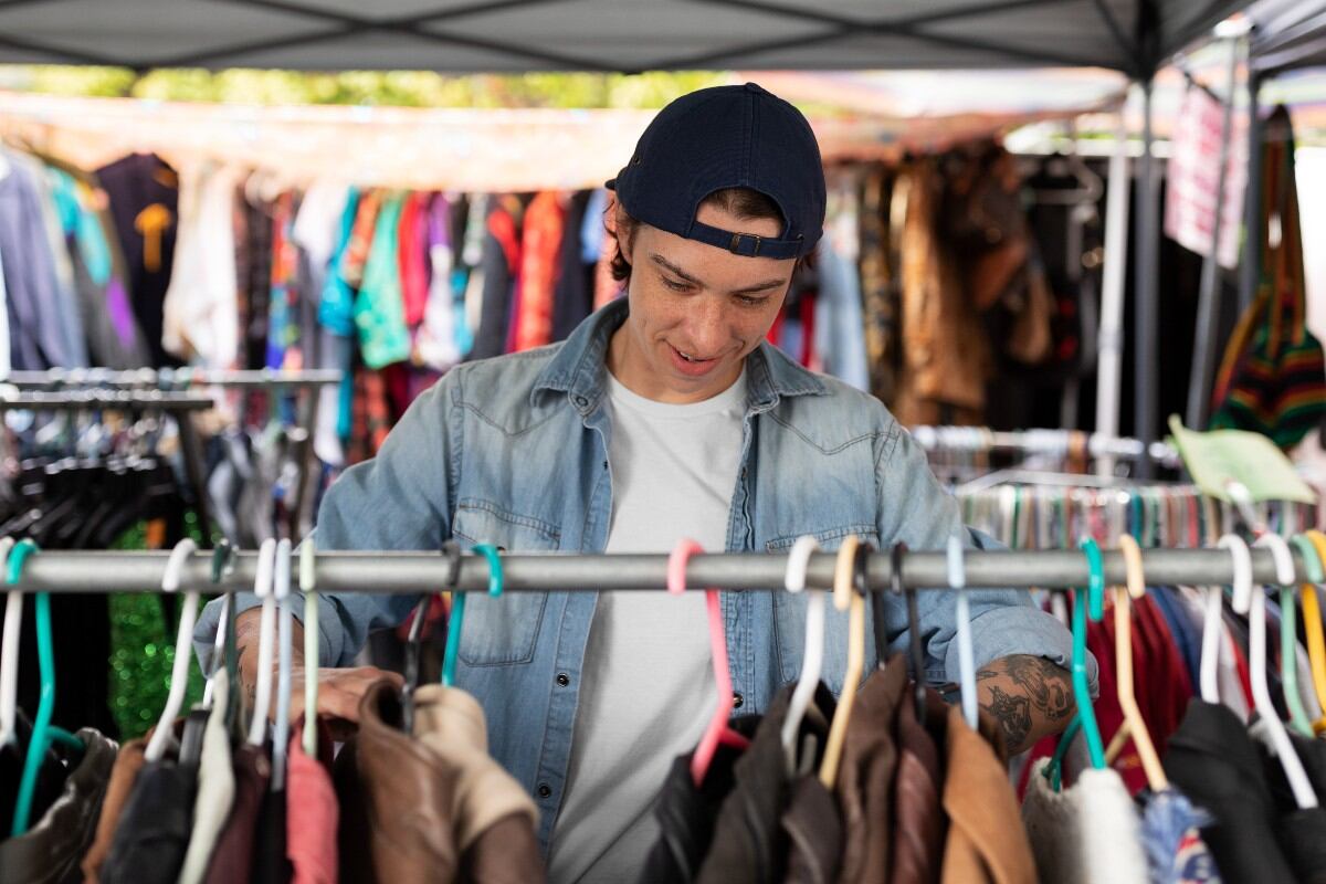 Aunque no es una regla estricta, muchas personas jóvenes utilizan la “regla de los 7 puntos” para tener más control sobre su estilo. (Foto referencial: Freepik)