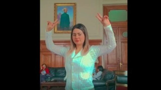 Congresista Tania Ramírez comparte en TikTok un video en el que baila dentro del Parlamento