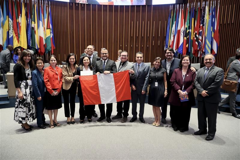 La OPS reconoció a la doctora July Esther Caballero Peralta, de Perú, con el Premio OPS a la Gestión y Liderazgo en los Servicios de Salud 2025.