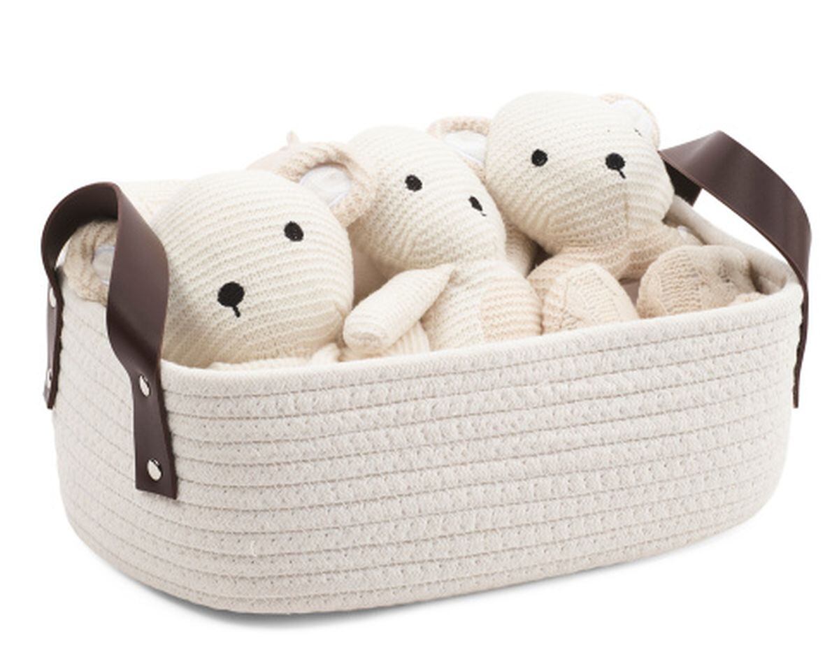 Set de regalo de osito de peluche en cesta. (Foto: Marshalls)