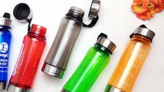 El truco para eliminar los malos olores de las botellas reutilizables
