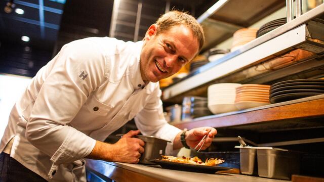 James Berckemeyer: el chef que vende 1500 cremas volteadas al mes y sueña con hacer crecer su imperio gastronómico