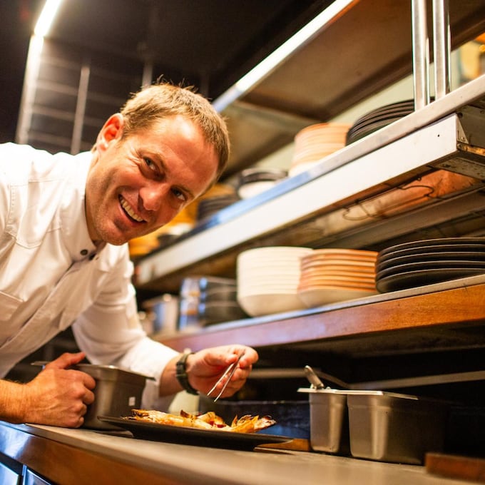 James Berckemeyer: el chef que vende 1500 cremas volteadas al mes y sueña con hacer crecer su imperio gastronómico
