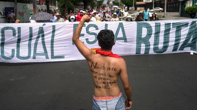 Cientos de salvadoreños se movilizan y exponen diversas demandas en el Día del Trabajador