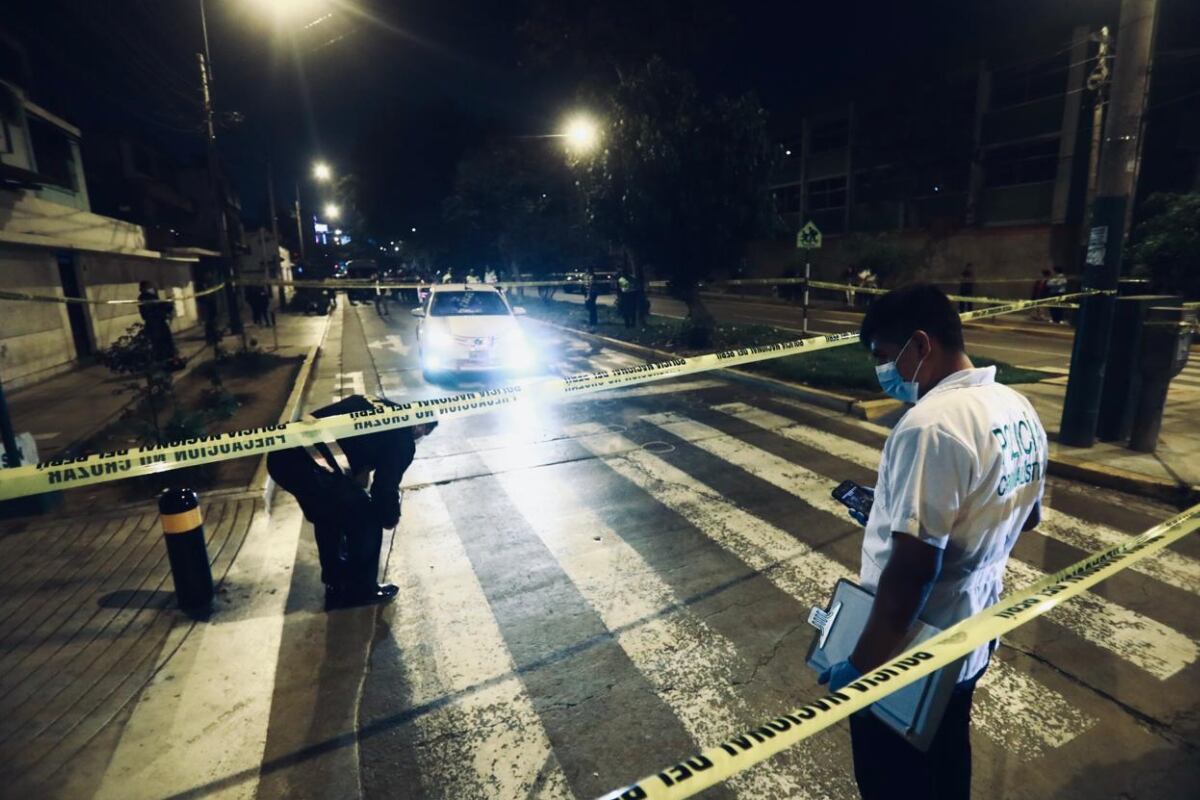 La Victoria: balacera contra un auto deja un muerto y una herida grave. (Foto: César Grados/@photo.gec)