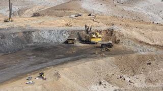 Mineros mantienen huelga que tumba producción de cobre de Chile