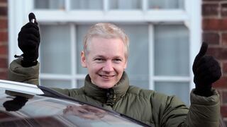 Assange implora a Carlos III que le visite en prisión, “honor digno de un rey”