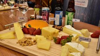 ¿Cómo maridar quesos europeos y cervezas artesanales?