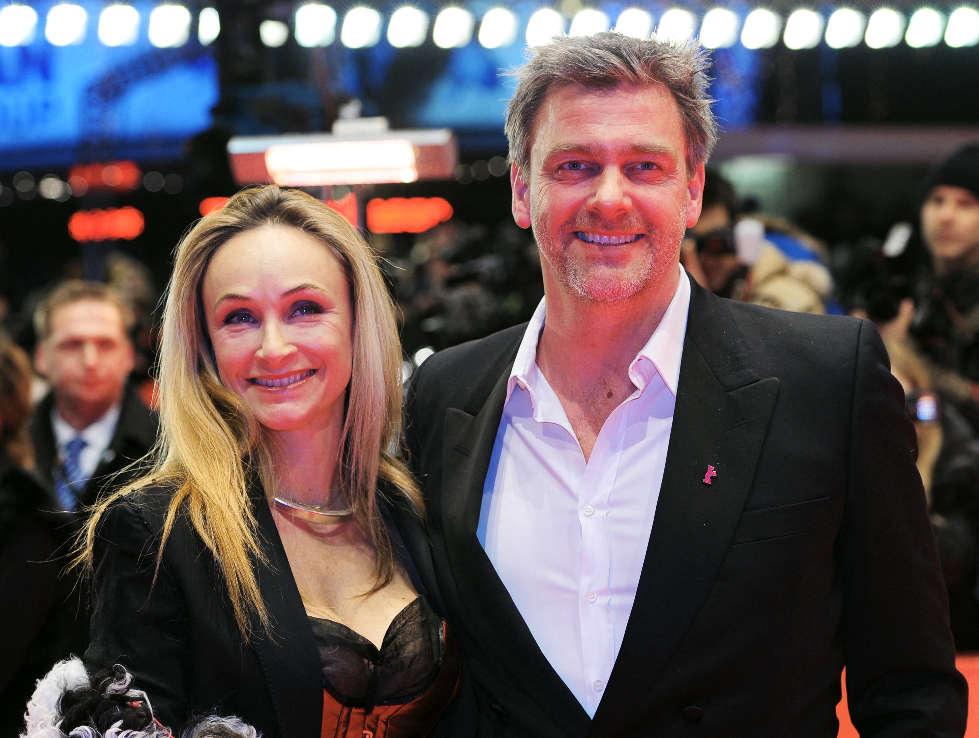 Ray Stevenson y Elisabetta Caraccia en el Festiva de Cine de Berlín 2012 (Foto: AFP)