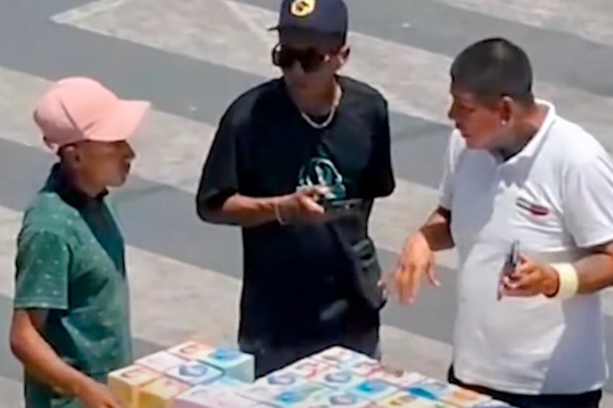 Los malhechores hacían de las suyas en Mesa Redonda. Sus fechorías quedaron registradas en las cámaras de seguridad. Foto: captura 24 horas