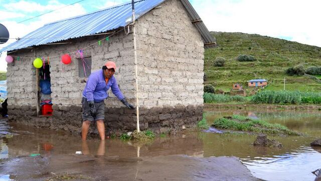 Lluvias y desbordes de ríos afectan familias y viviendas en Puno