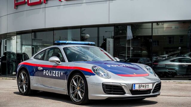 La policía austriaca se luce con un Porsche 911