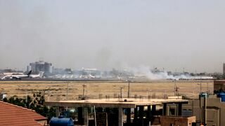 Avión saudí fue tiroteado en Sudán con los pasajeros a bordo, dice aerolínea