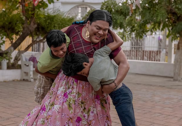 La Bruja de Texcoco, la actriz trans que hace de la muxe Solange en "El secreto del río". (Foto: Netflix)