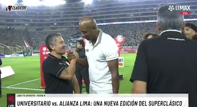 ¡Por sus 50 años! Universitario homenajeó al ‘Cuto’ Guadalupe previo al clásico en el Estadio Monumental