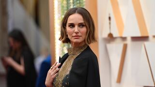 Oscars 2020 : Natalie Portman rindió tributo a las directoras ignoradas por la Academia con polémico vestido