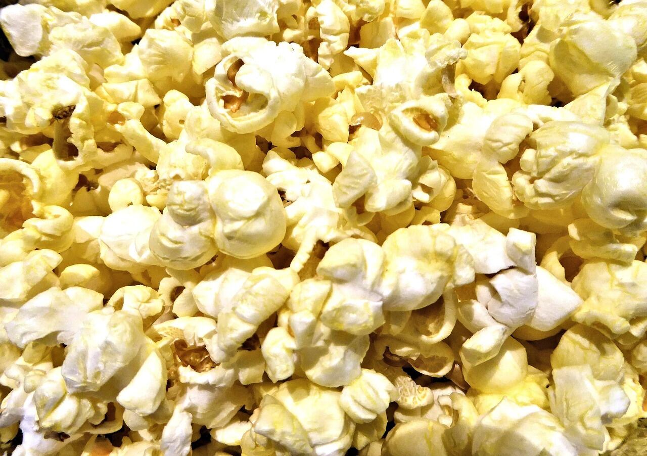 Las palomitas de maíz hechas en casa son una alternativa más saludable y económica en comparación con otras frituas. (Foto referencial: Pixabay)