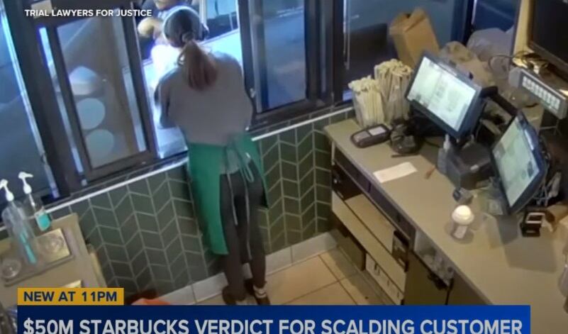 Según el abogado Michael Parker, una de las bebidas calientes no estaba bien asegurada en el portavasos. (Foto: abc7 / YouTube)